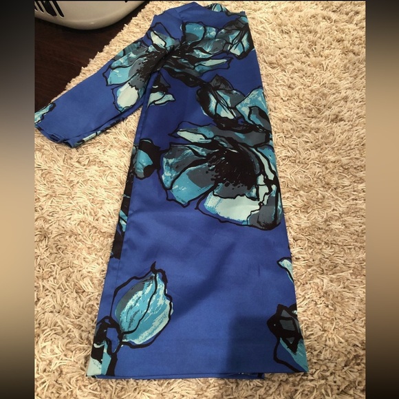 3/4 Sleeve “silky” The Limited Dress - Picture 4 of 4